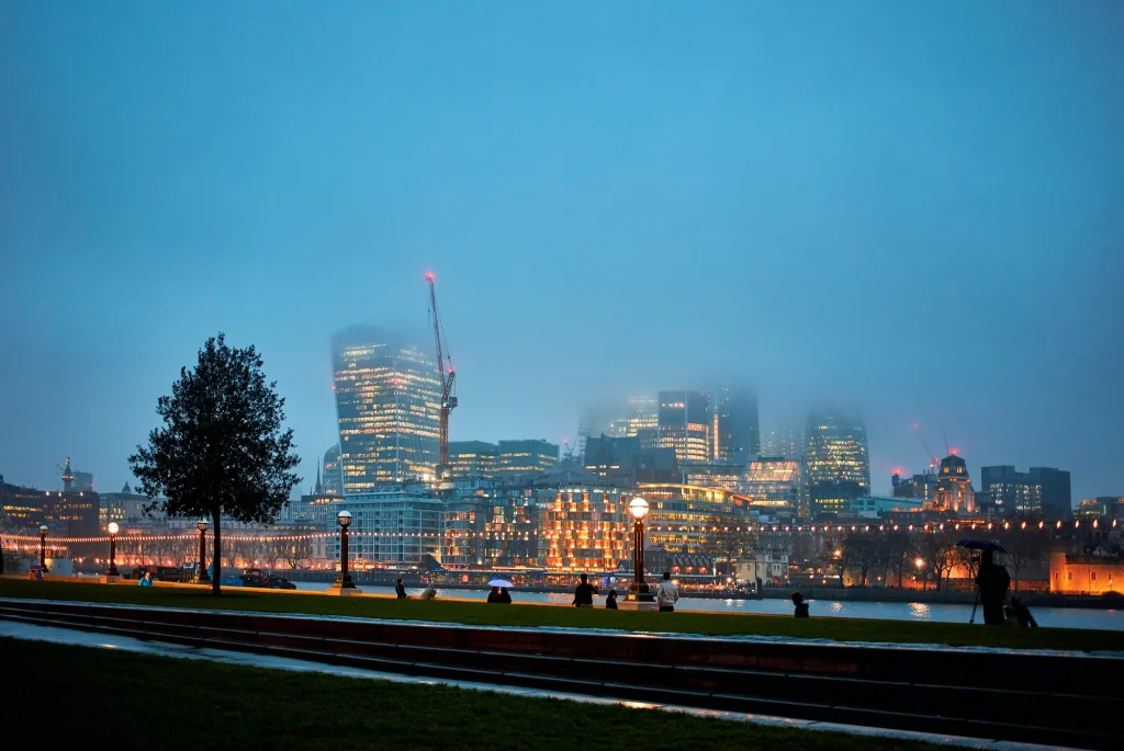 Night view of London at fog